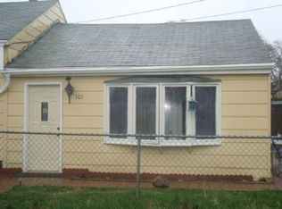 101 E Willow Dr, Round Lake Park, IL