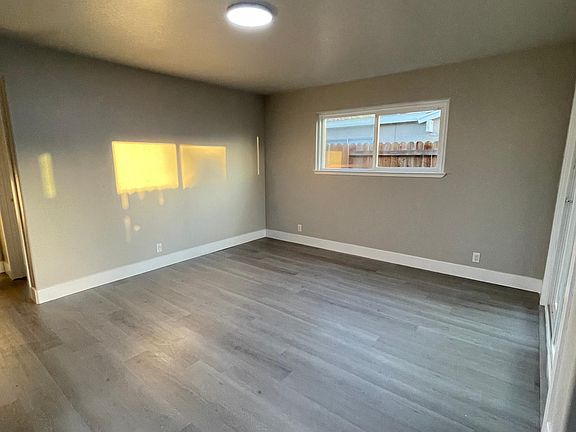 5th image of 158 Woodbury Cir