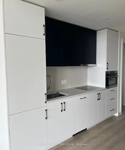 741 King St W #409 — Photo 4