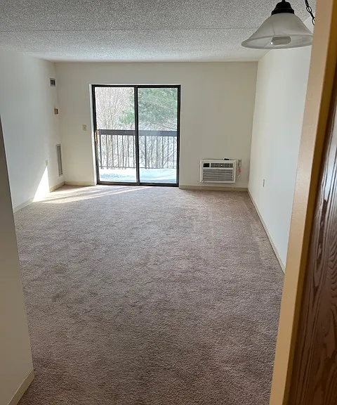 4 Cedar St — Photo 1