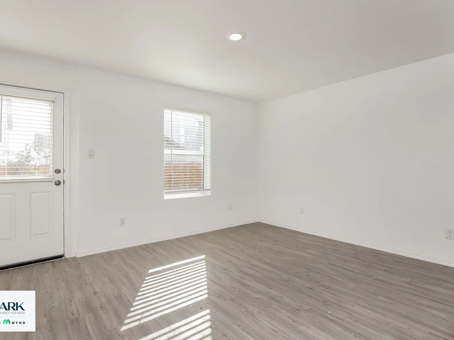 3 bed, 2.0 bath, 1189 sqft, $1,300 — Photo 2