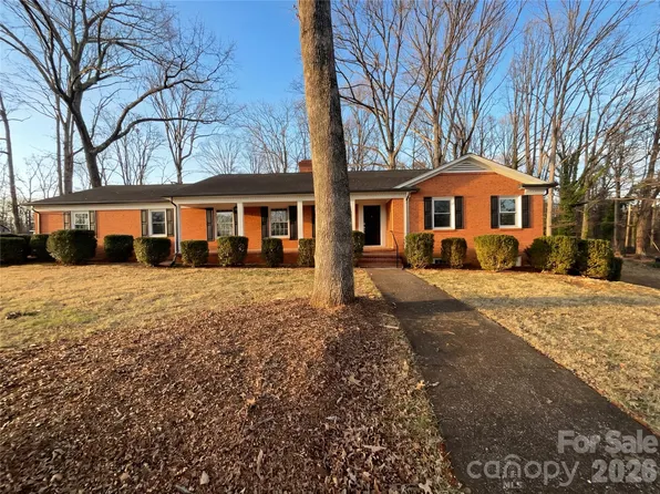 207 Gleneagles Rd E, Statesville, NC 28625