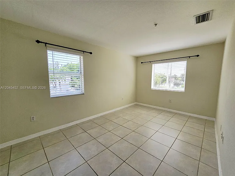 1627 NW 18th St #201 — Photo 9