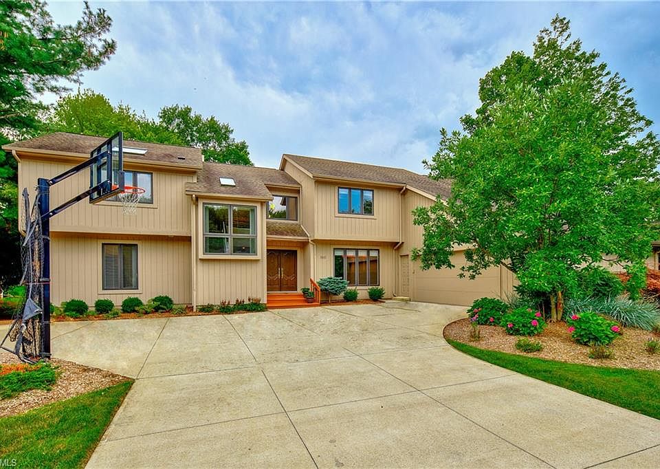 1st image of 180 Jackson Dr