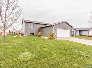 407 Pittsburgh Ave, Harrisburg, SD 57032