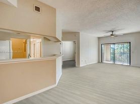 3018 Alcazar Pl