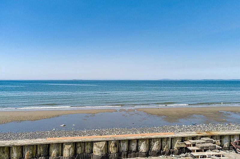 4th image of 2511 West Beach Road