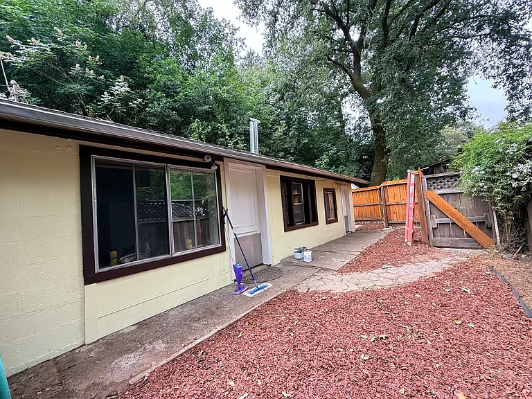 61 Juarez Ave — Photo 8