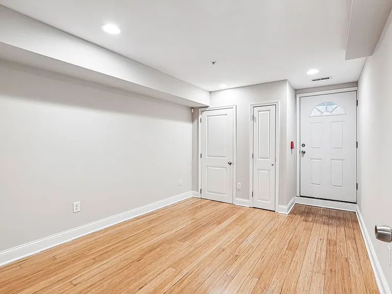 1633 Carpenter St #A — Photo 15