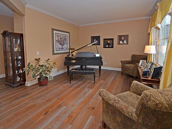 4th image of 3335 Excalibur Ave