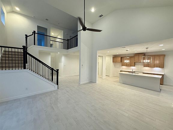 4th image of 811 Orchard Vale Way