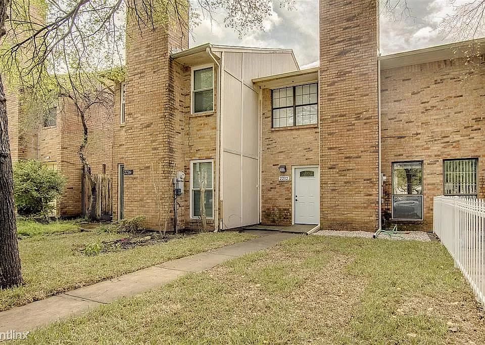 2nd image of 2212 Colony Ct