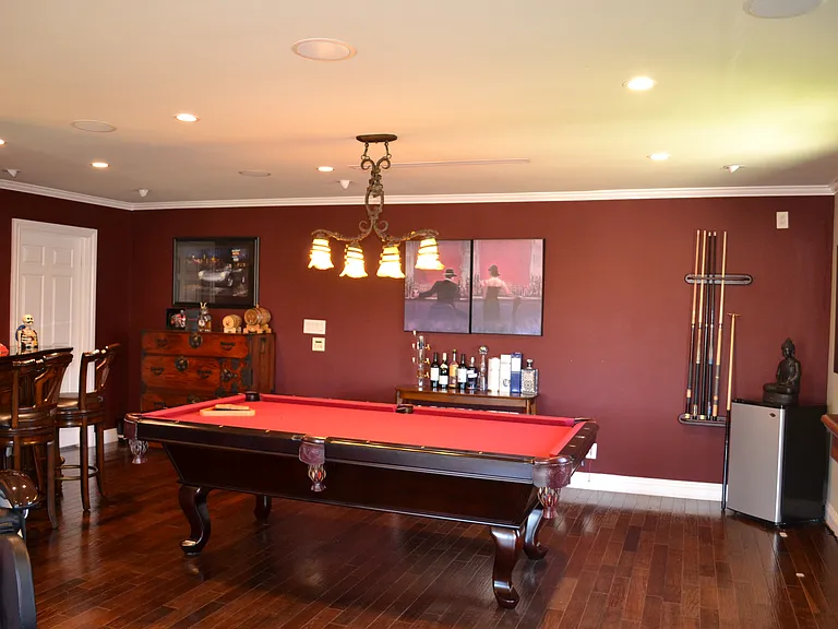 Entertainment/game room