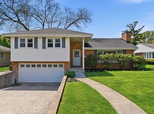 389 Michael John Dr, Park Ridge, IL 60068
