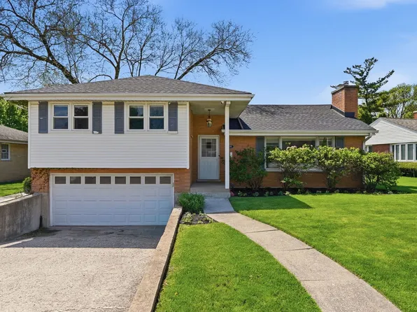 389 Michael John Dr, Park Ridge, IL 60068
