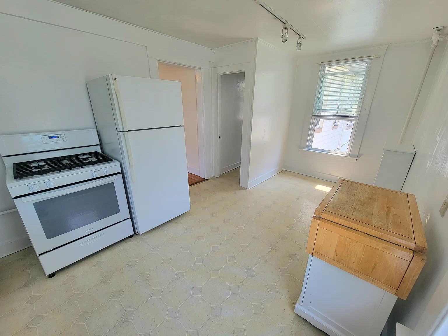 60 Hawley Ave — Photo 4