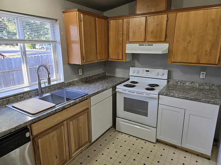 1356 Elm St — Photo 3