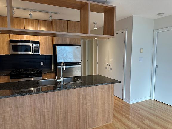 2nd image of 1010 Richards St #806