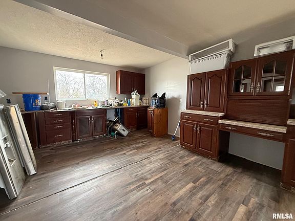 3rd image of 305 W Market St