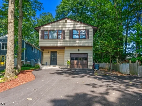 33 Leo Ave, Hopatcong Boro, NJ 07874