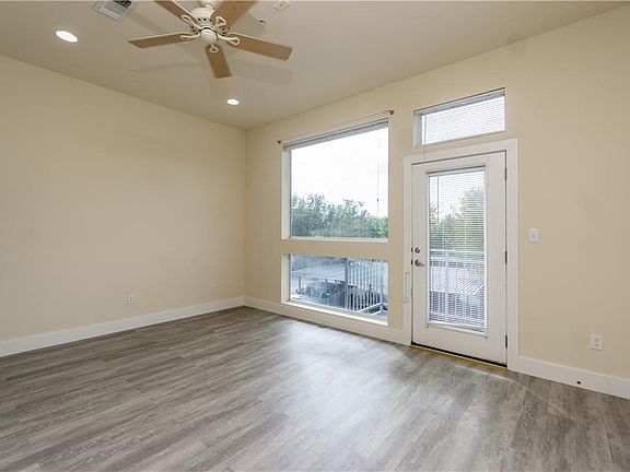 4th image of 2931 E 12th St Unit 207