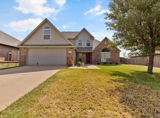 1611 Summercrest Dr, Cleburne, TX 76033