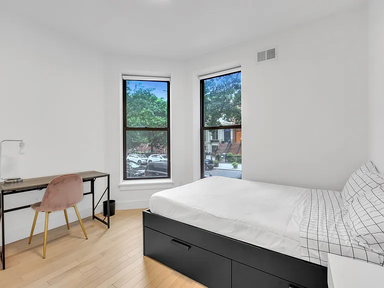 529 Monroe St #4C — Photo 4