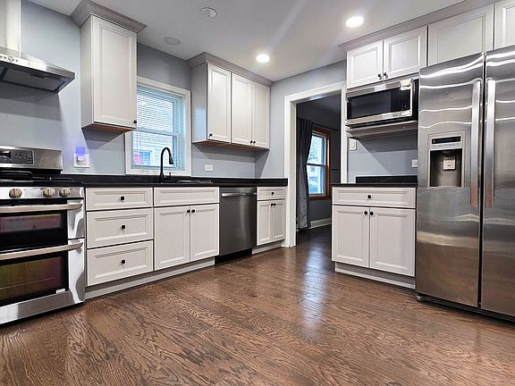 3rd image of 4220 W 99th Pl