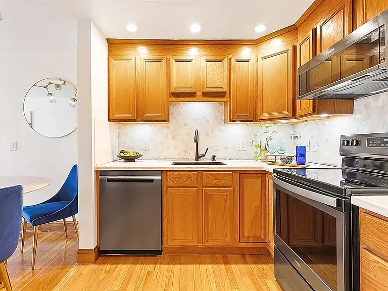 14 Riverside St #4 — Photo 2
