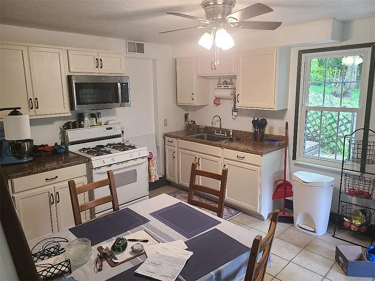 207 Montana Ave — Photo 17