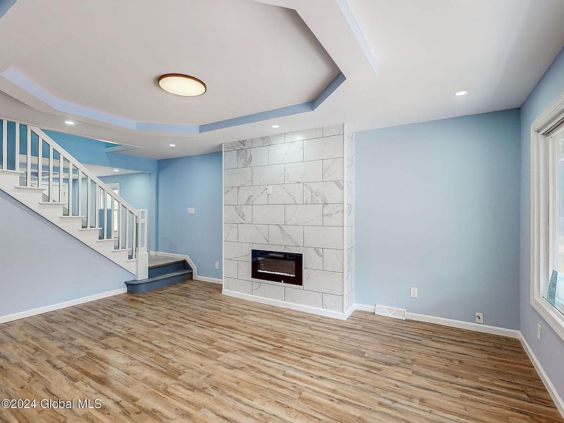 4th image of 1747 Oneida Street
