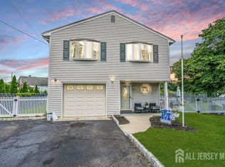 557 Howard Ave, Middlesex, NJ 08846