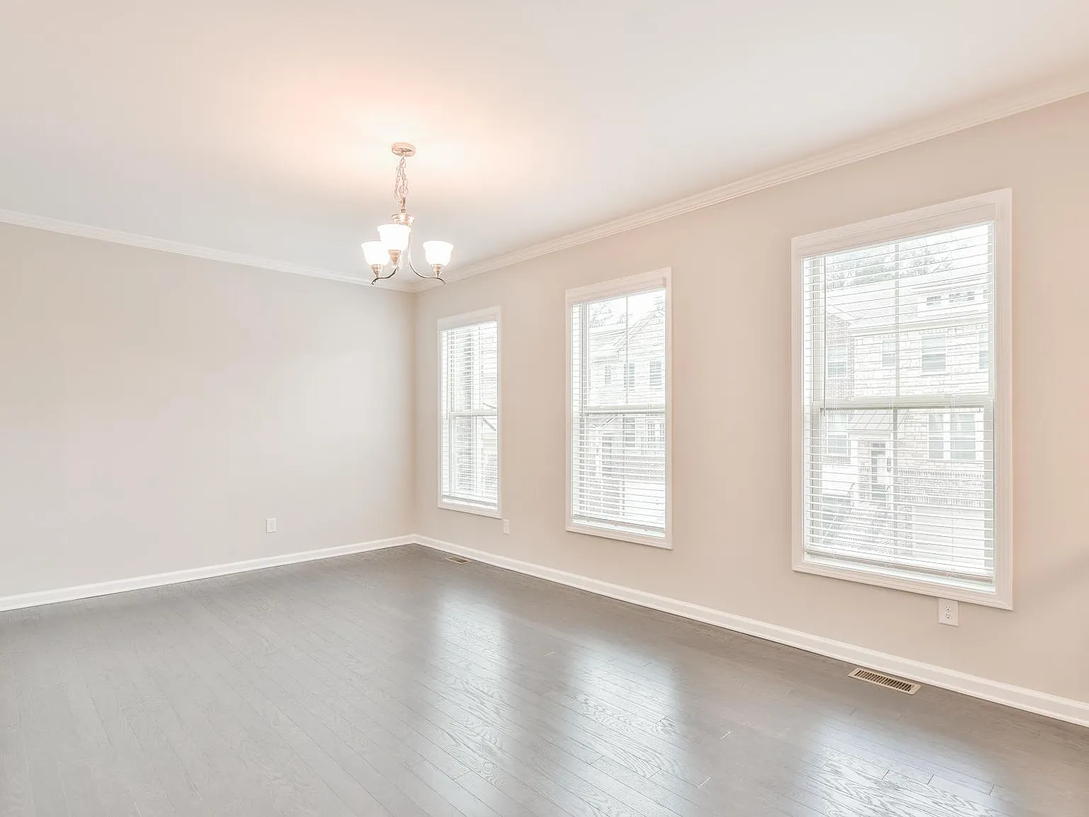4 bed, 3.5 bath, 2150 sqft, $3,675 — Photo 4