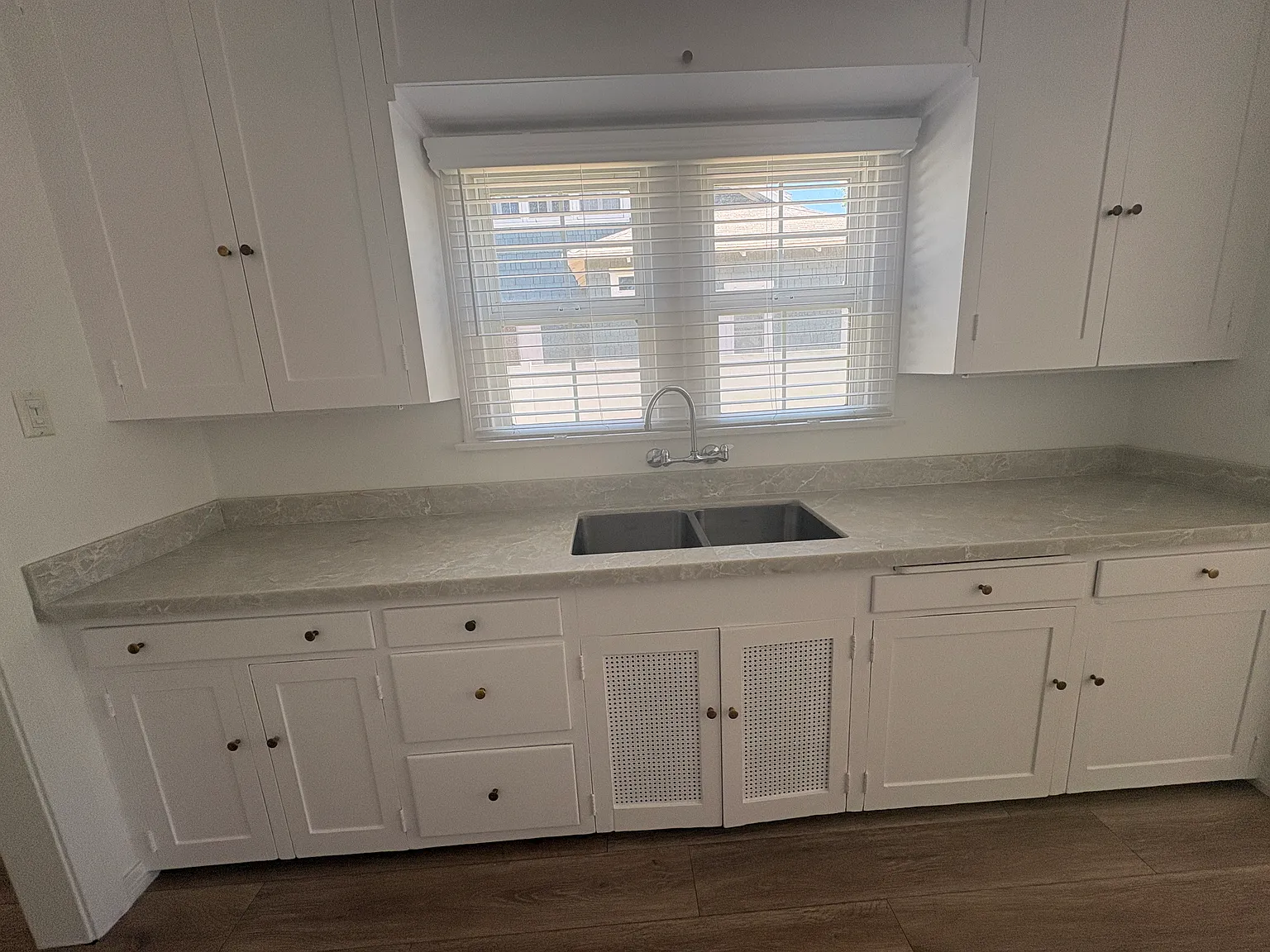 810 Campus Ave — Photo 4