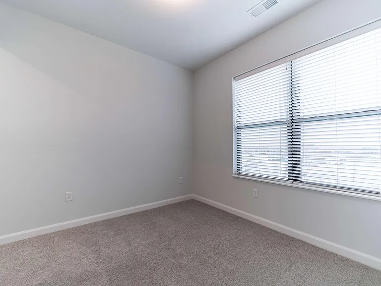 Quinn Apartments — Photo 17