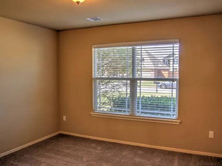 13696 S 87th East Ave — Photo 6