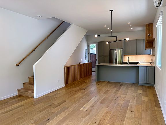 3rd image of 802 E Washington St #B