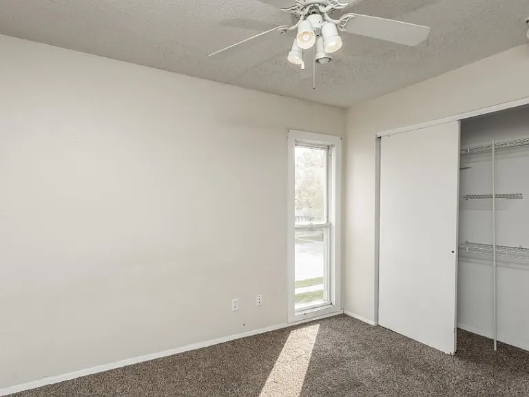 Oakwood Apartments — Photo 72