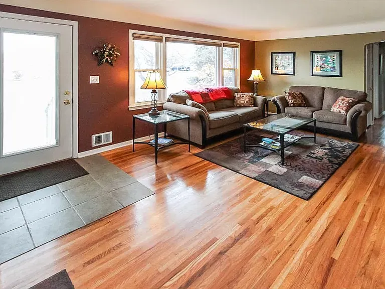 4 bed, 1800 sqft, $2,650 — Photo 2
