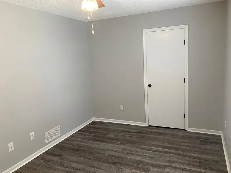 2107 Highridge Dr #D — Photo 8
