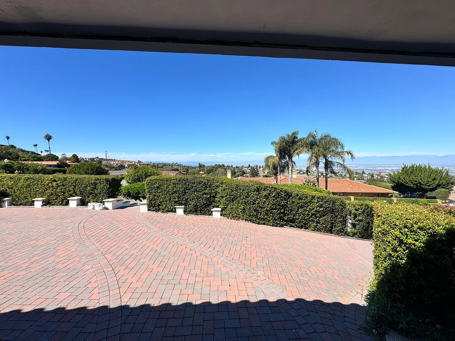 5 bed, 5.5 bath, 5072 sqft, $16,950 — Photo 3