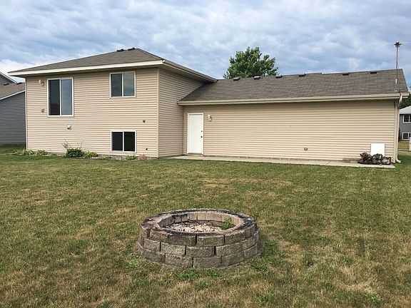 3rd image of 405 Gloria Ave
