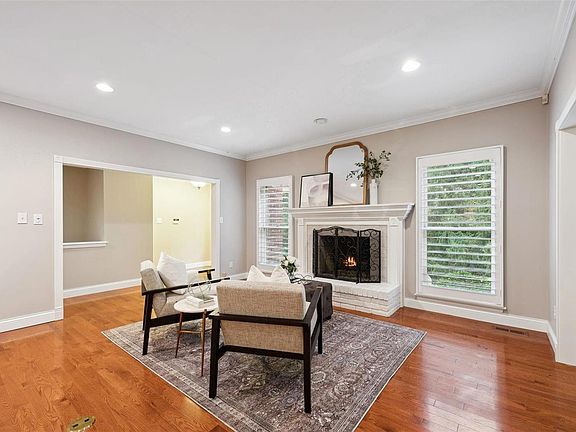 4th image of 326 Morristown Ct
