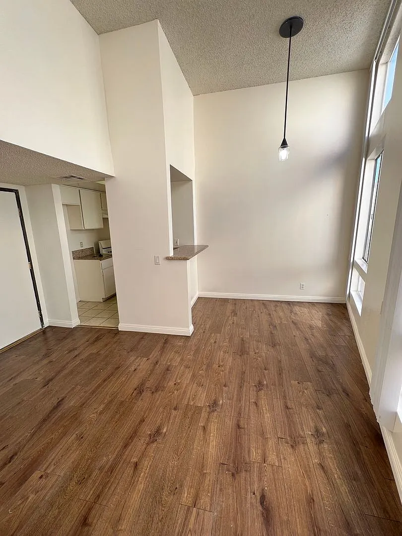807Bunk — Photo 2