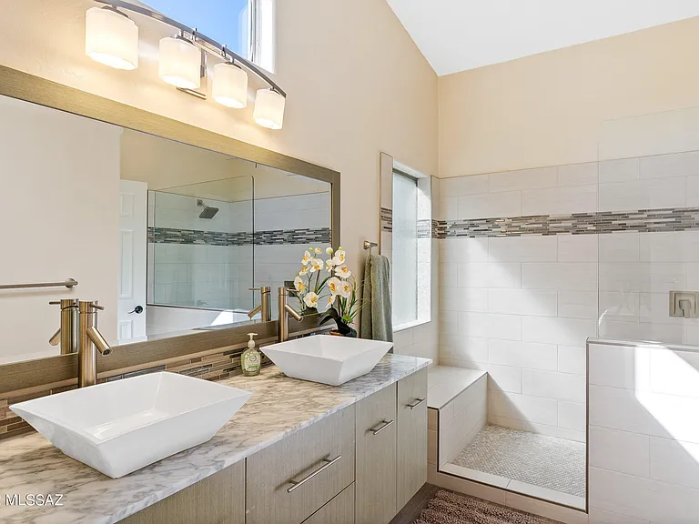 4906 N Sabino Gulch Ct — Photo 16