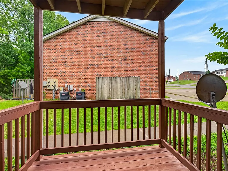 Waters Edge Drive-1851 (x4) — Photo 19