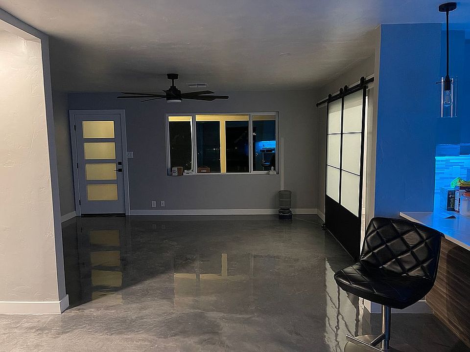 2nd image of 644 N Venice Ave