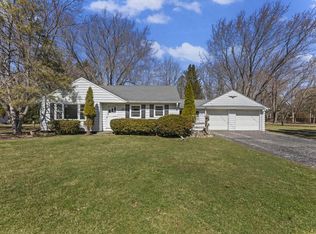 N68W29376 Hartling ROAD, Hartland, WI 53029