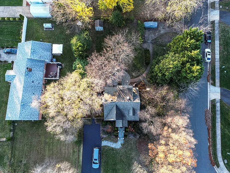 903 Crestview Dr — Photo 24