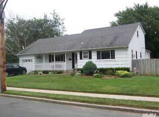 241 Loop Dr, Sayville, NY 11782